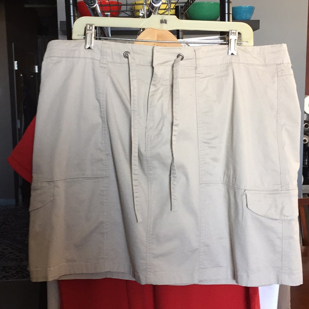 Skirt with shorts lining and lots of pockets